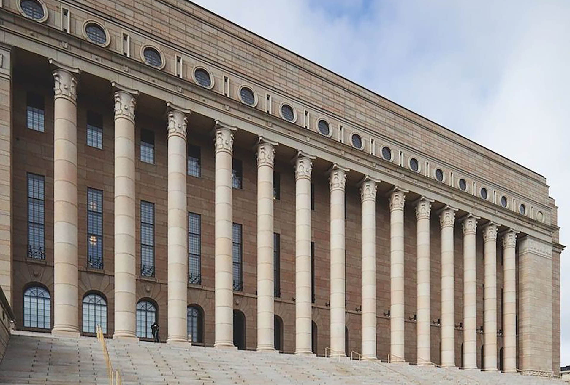 Toukokuun luotain – politiikkaa koronan varjossa